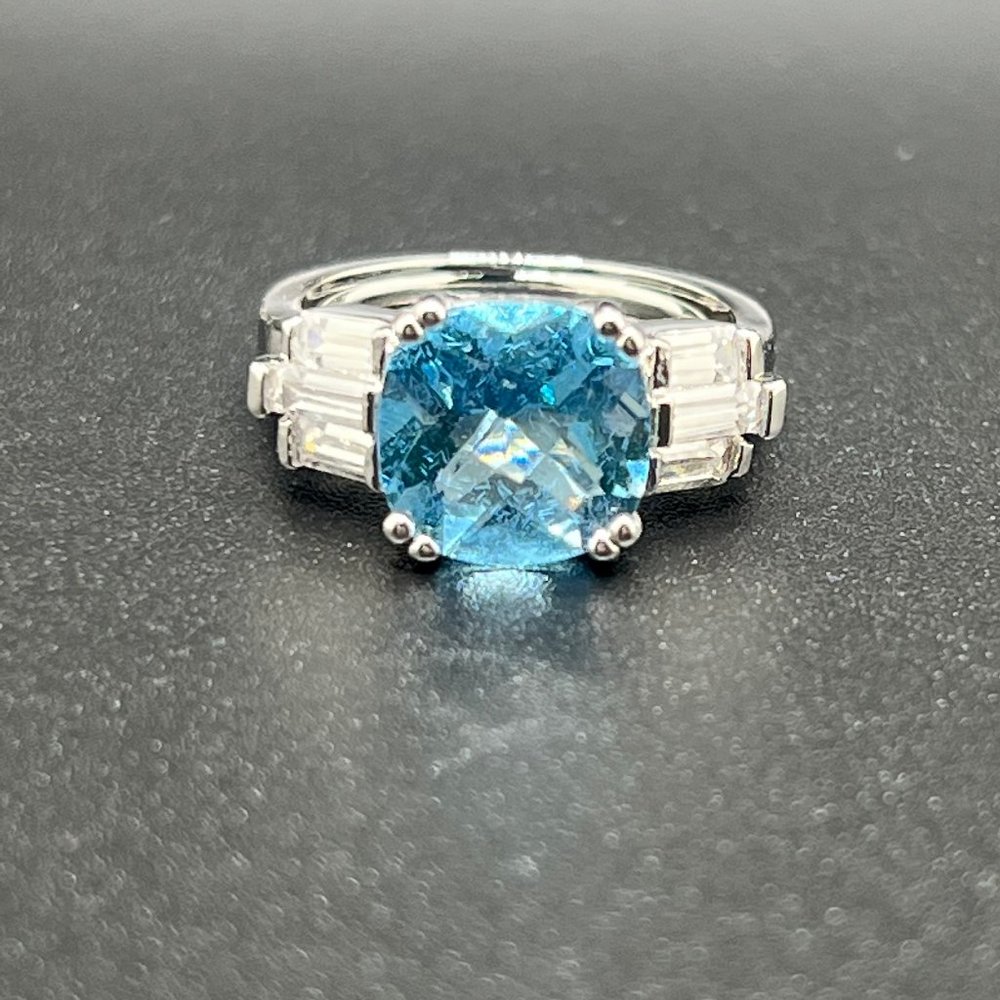 Avon Dazzling Bold Ring in Blue